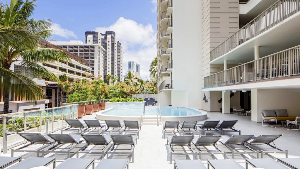 Hawaii Escape near Waikiki Beach & Kalākaua Avenue with Daily Breakfast & Daily US$25 Drinks Credit