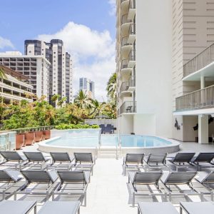 Hawaii Escape near Waikiki Beach & Kalākaua Avenue with Daily Breakfast & Daily US$25 Drinks Credit